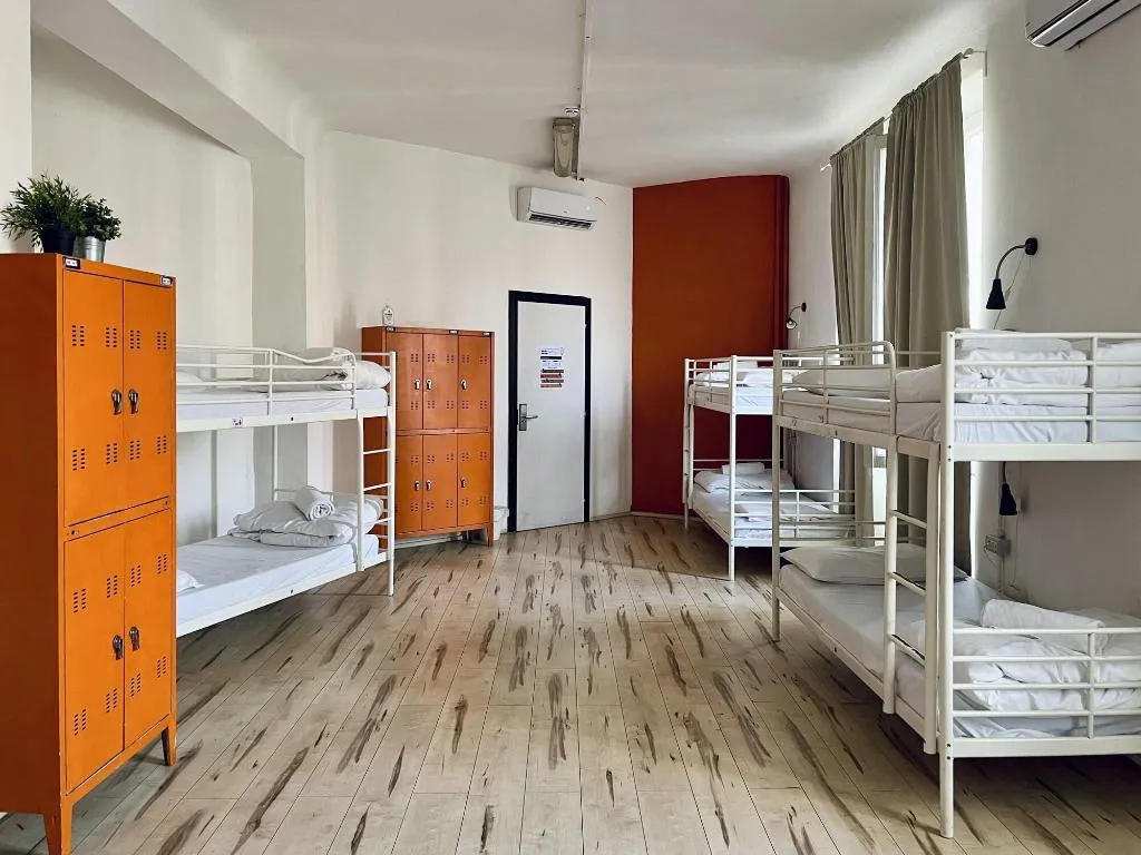 Room, Queen Hostel, Milan