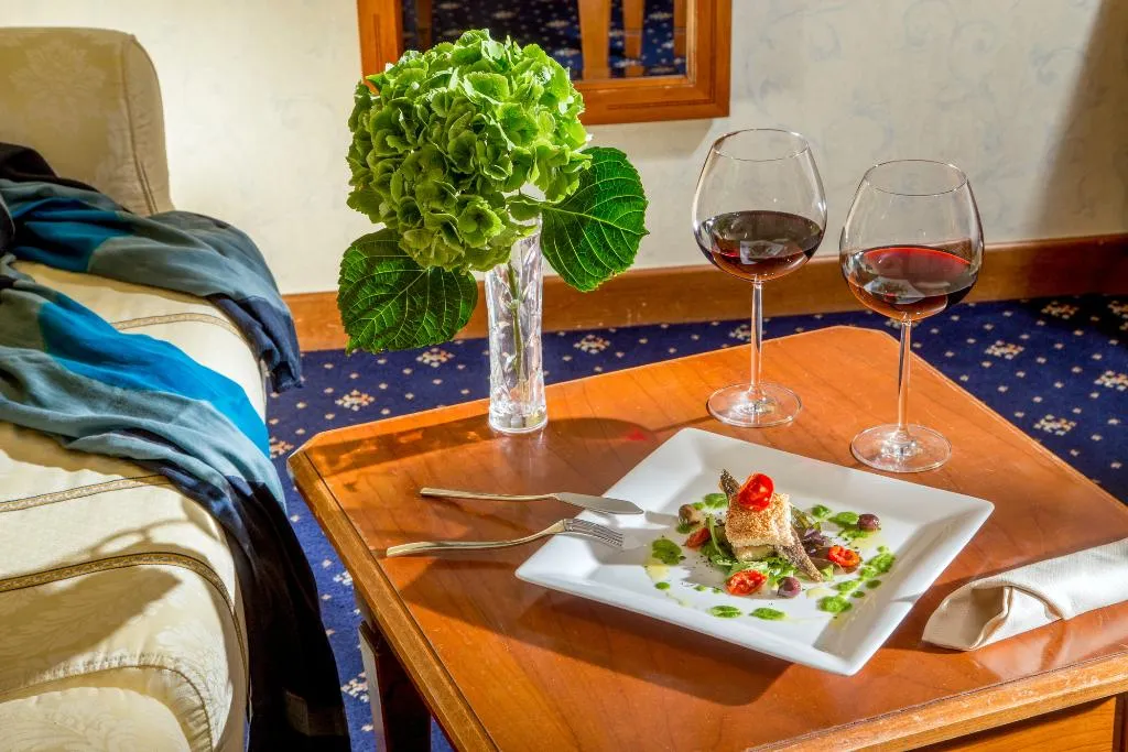TRIPLE CLASSIC Room, UNA HOTELS Empire Roma, Rome