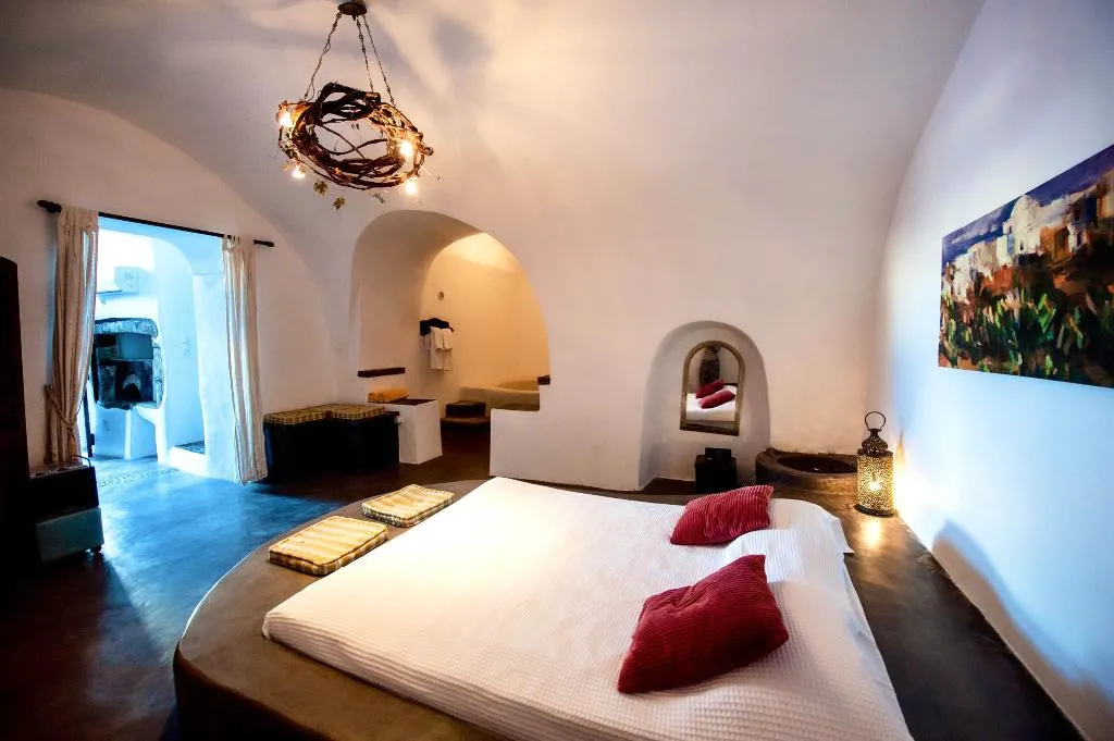 VILLA THREE BEDROOMS WITH PRIVATE POOL Room, Santorini Heritage Villas & Mansions, Santorini
