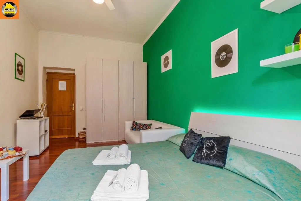Room, Music Guesthouse Bed And Breakfast, Naples