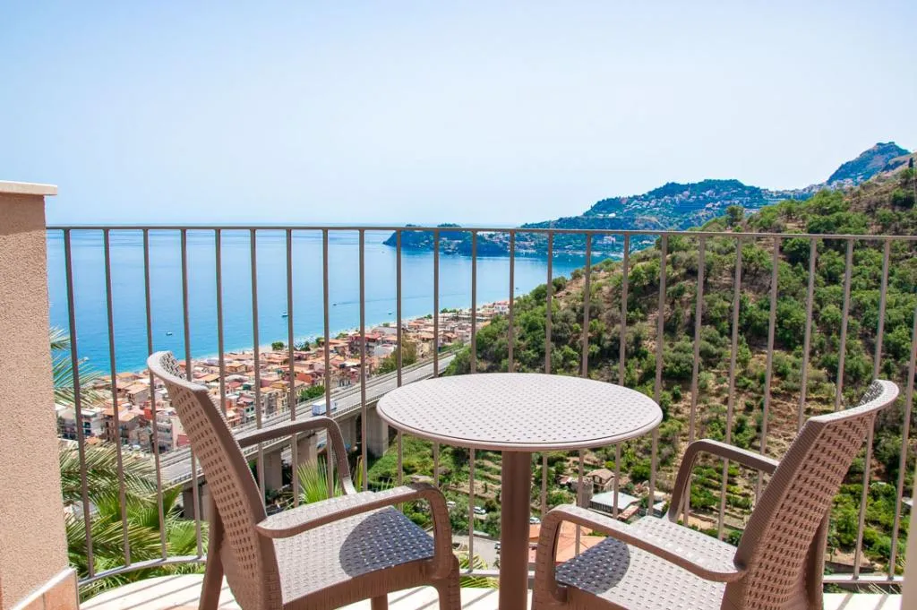 Double or Twin SIDE SEA VIEW WITH BALCONY Room, Antares, Catania
