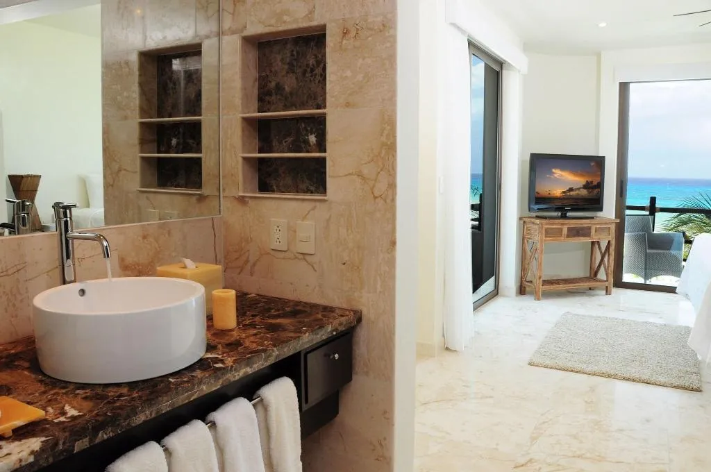 Room PREMIUM OCEAN VIEW Room, El Taj Ocean Front and Beachside Condo Hotel, Playa Del Carmen
