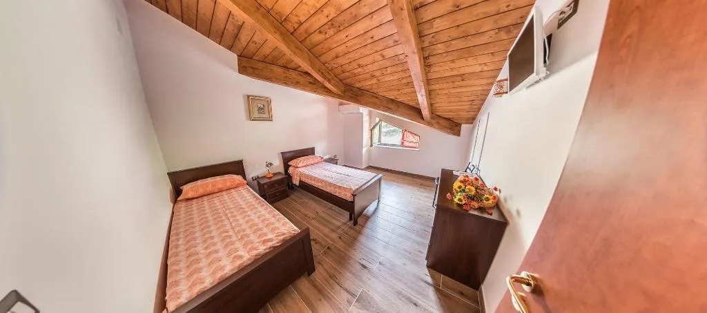 Room, La Mortella, Naples