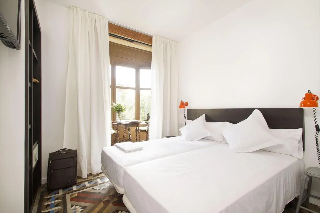 Room, Som Nit Triomf, Barcelona