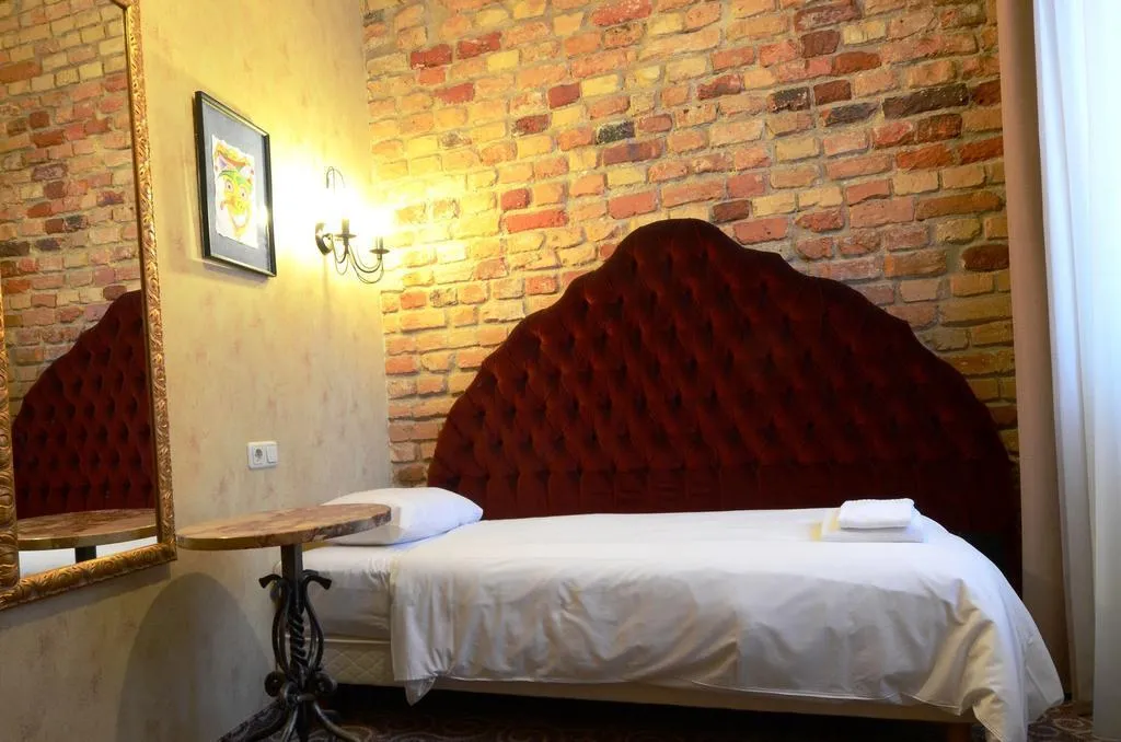 Room, Justus, Riga