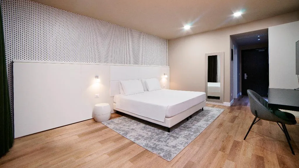 JUNIOR SUITE KING SIZE BED Room, Voco Nola - Naples Vulcano Buono by IHG, Naples
