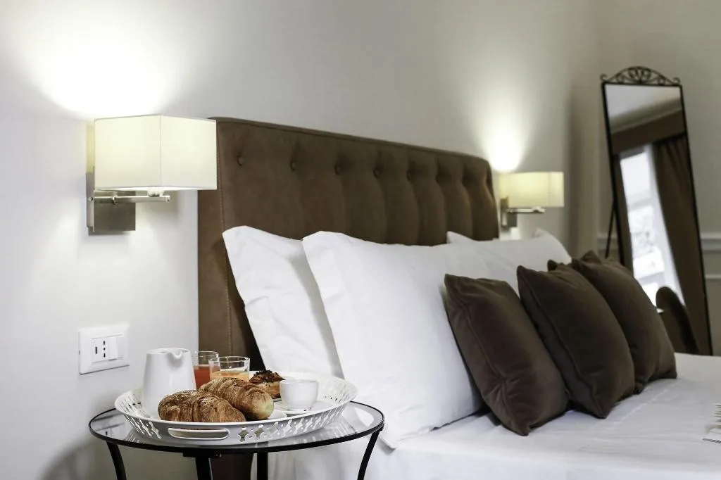 Room, La Fontanina Suites, Naples