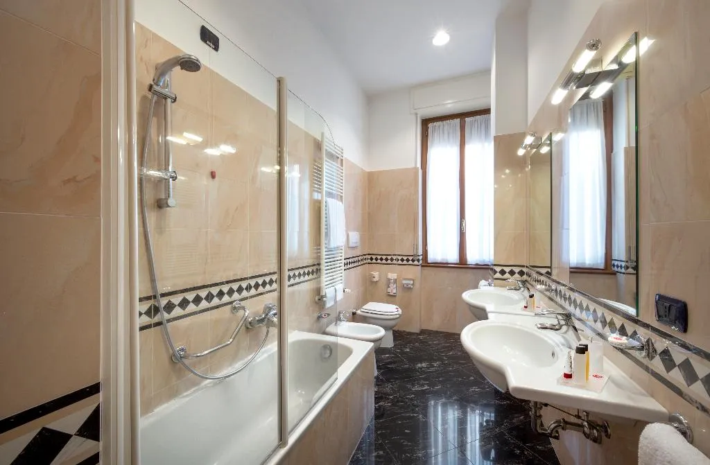 TRIPLE STANDARD Room, Lancaster Hotel, Milan