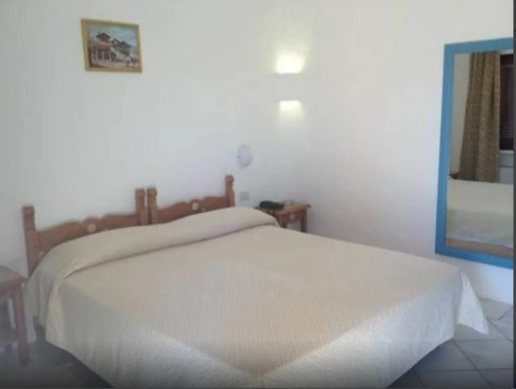 Room, Nibaru, Olbia