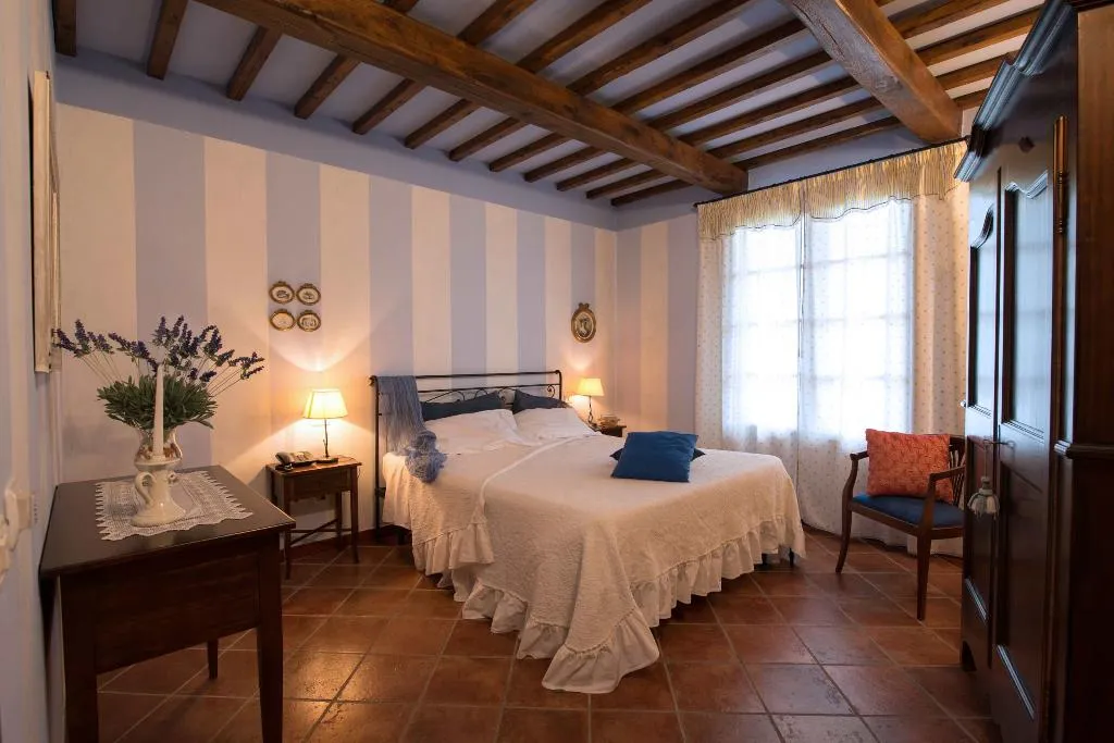 APARTMENT CAPACITY 4 ONE BEDROOM Room, Casa Lari, Florence
