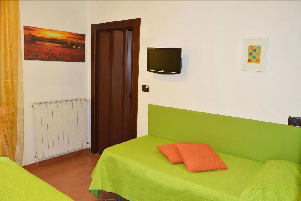 Room, B&B Il Lapillo, Naples