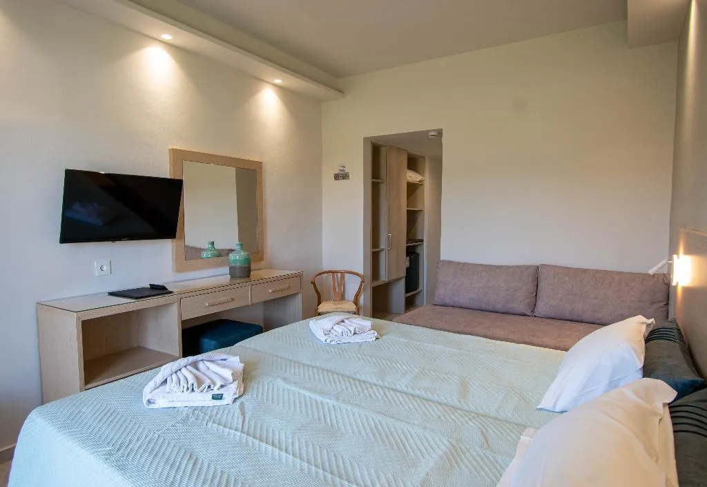 TRIPLE SUPERIOR WITH BALCONY Room, Dennys Inn, Zante