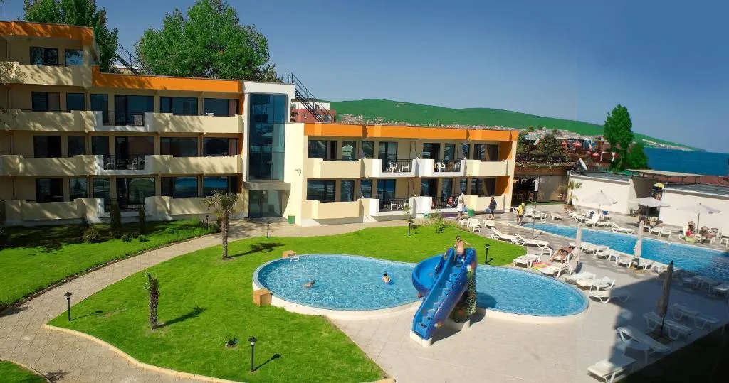 Pool, Glarus, Bourgas