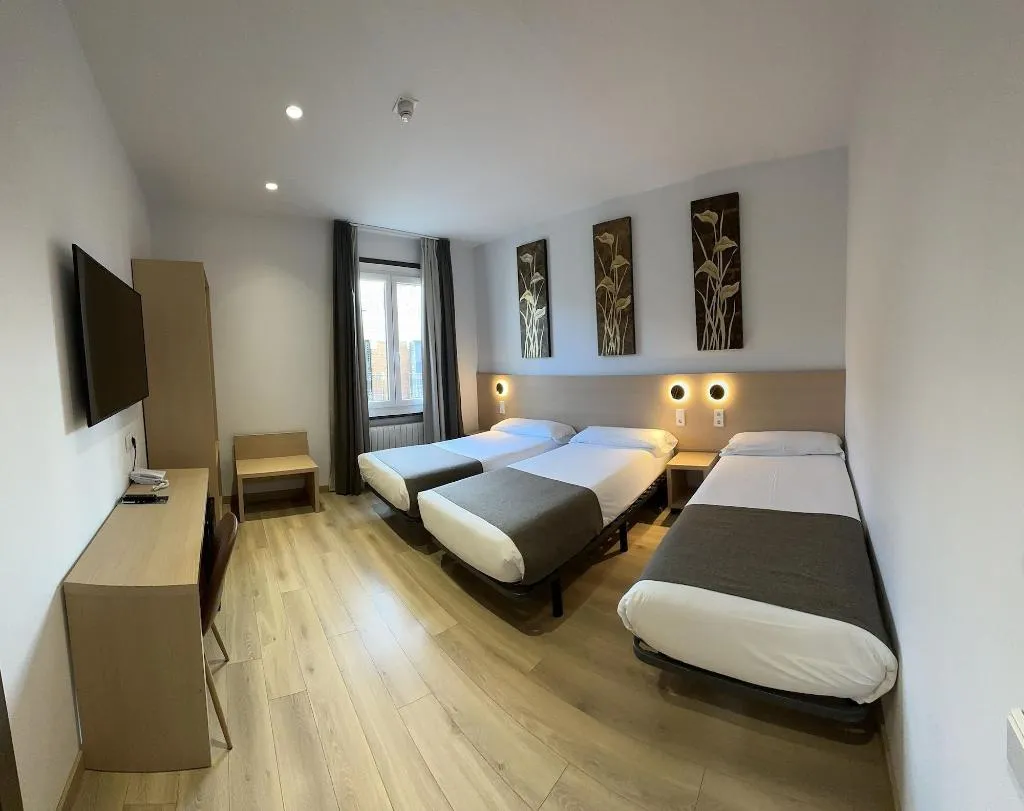 Room, Hostal Sol Square Madrid, Madrid
