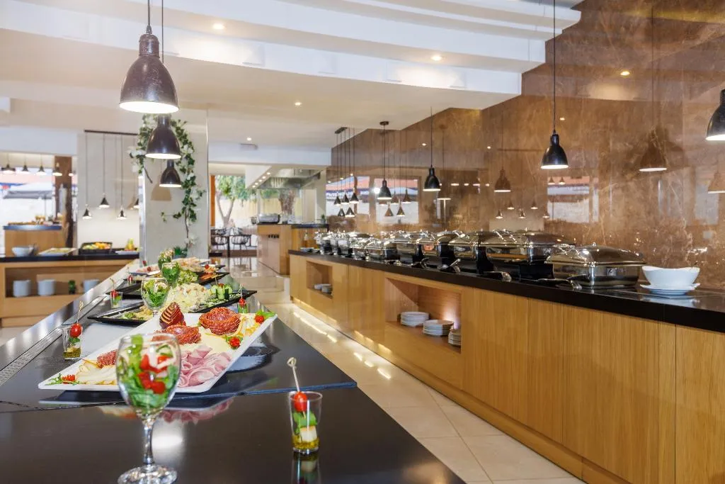 Restaurant, Malia Bay Beach Hotel & Bungalows, Crete