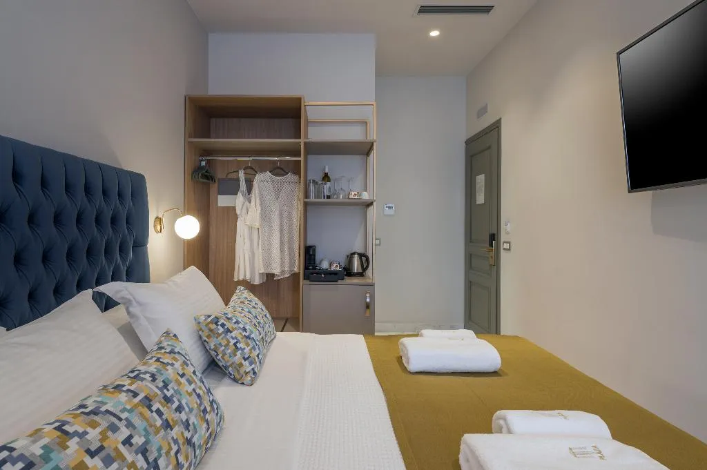 TRIPLE DELUXE CITY VIEW Room, Plaza 1866 Superior City Rooms, Crete
