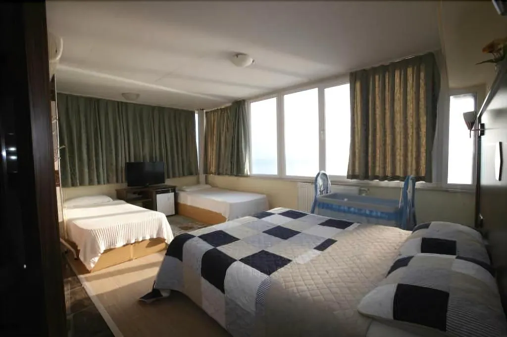 FAMILY ROOM BASIC Room, Kutlugun Sahil Otel, Izmir