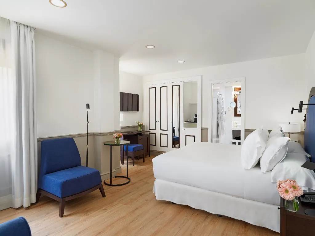 TRIPLE STANDARD Room, H10 Corregidor Boutique Hotel, Seville