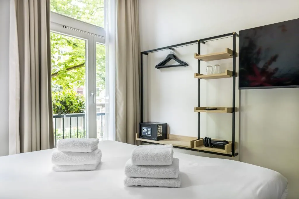 DOUBLE STANDARD Room, Dutch Design Hotel Vondelpark, Amsterdam