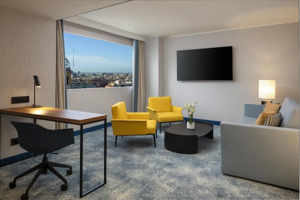 JUNIOR SUITE KING SIZE BED Room, Hilton Barcelona, Barcelona