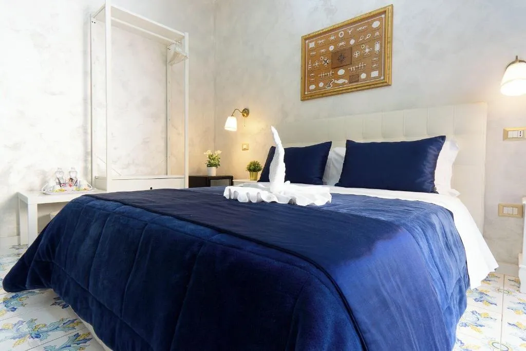 Room, Alma Adry, Naples