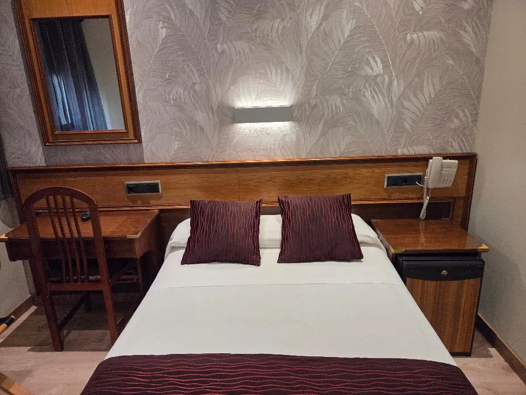 SINGLE STANDARD Room, Hostal Hispano-Argentino Gran Via, Madrid