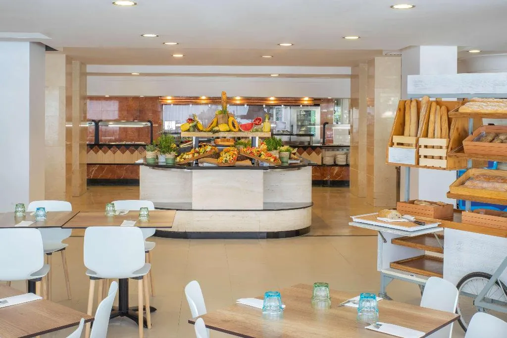 Restaurant, Sol Palmanova-Mirlos Tordos, Majorca