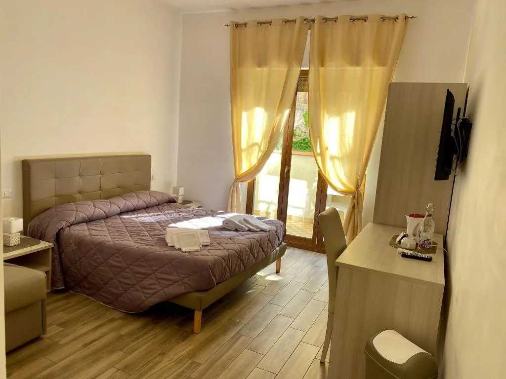 Room, Beb Caruso, Naples