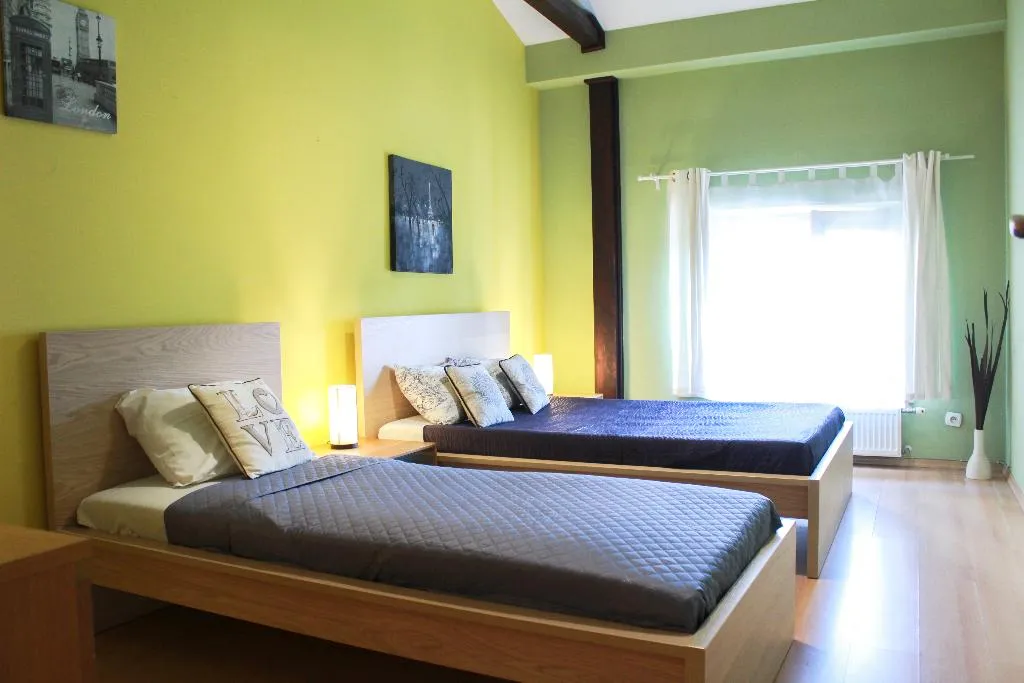 APARTMENT CAPACITY 8 THREE BEDROOMS Room, Old Town Apartments Slawkowska, Krakow