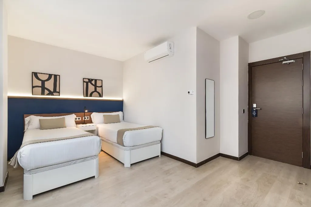 Double or Twin STANDARD Room, Roisa Hostal Boutique, Madrid