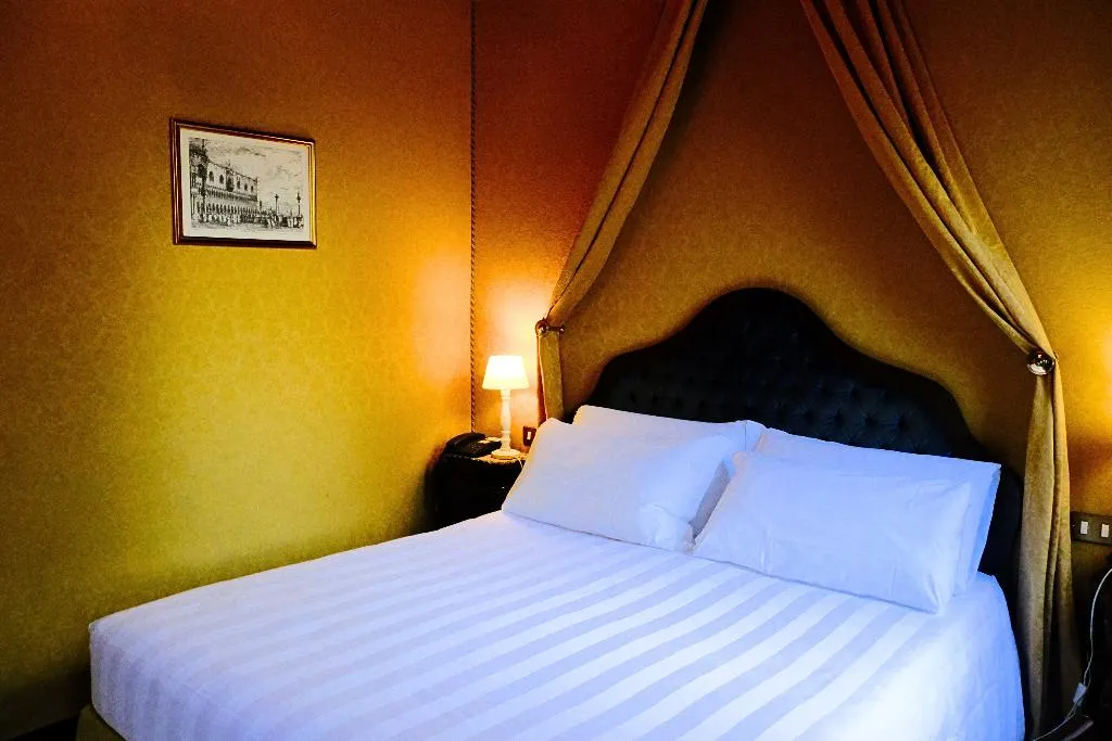DOUBLE CITY VIEW QUEEN BED Room, San Gallo, Venice