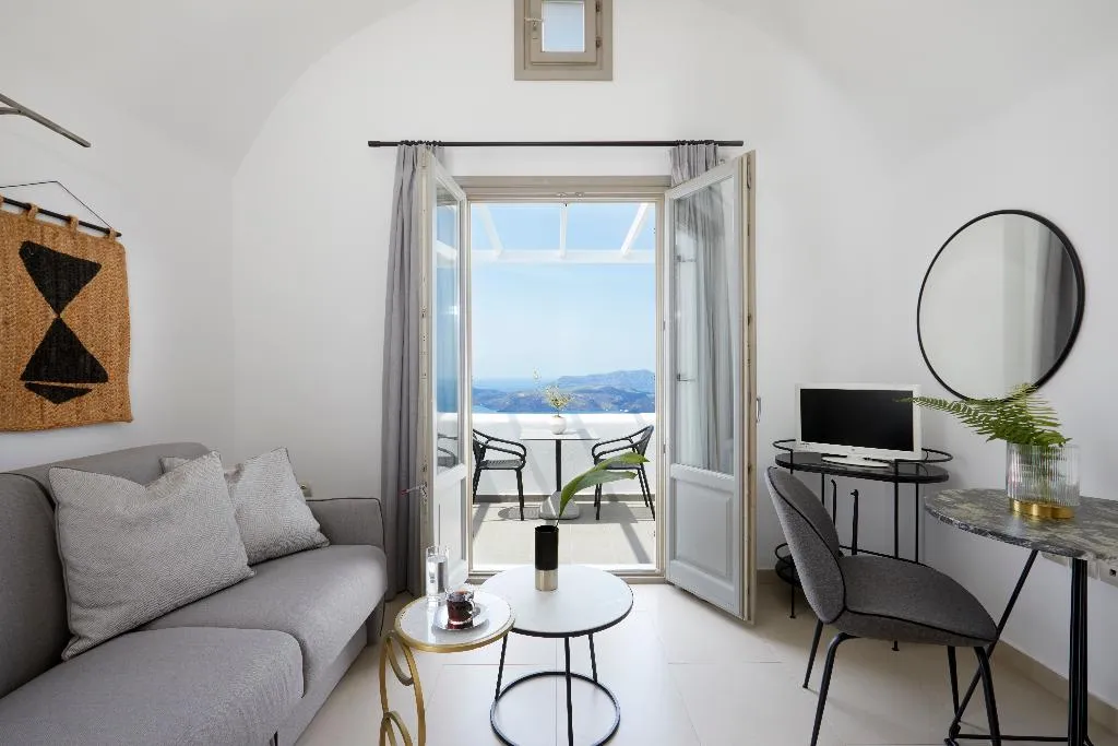 Double or Twin SEA VIEW WITH PRIVATE POOL Room, Petit Palace, Santorini