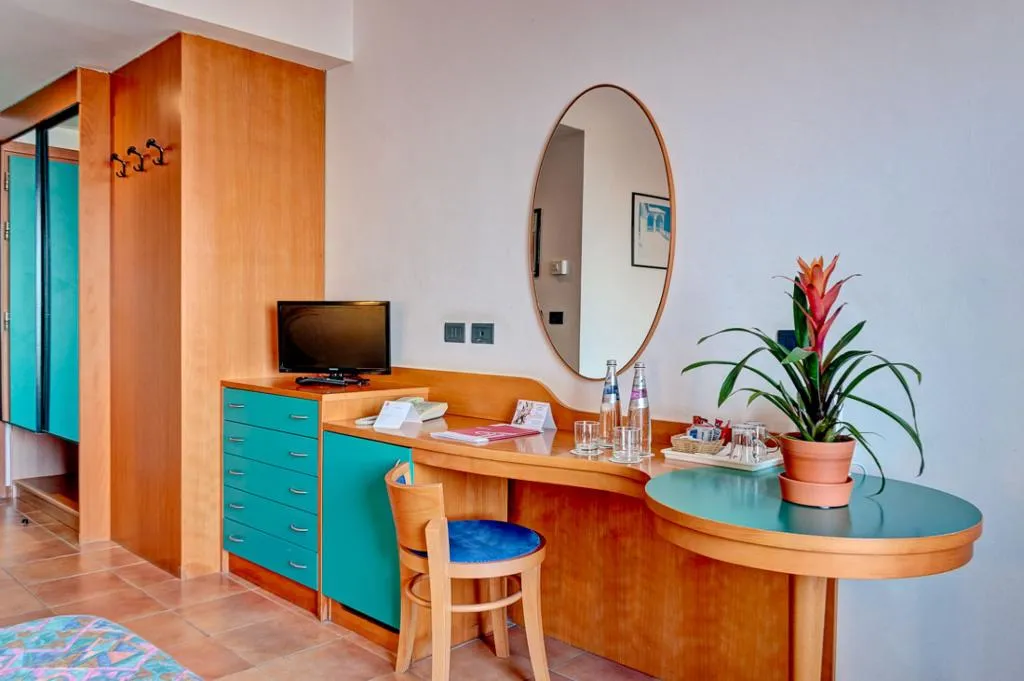 Double or Twin SIDE SEA VIEW WITH BALCONY Room, Antares, Catania