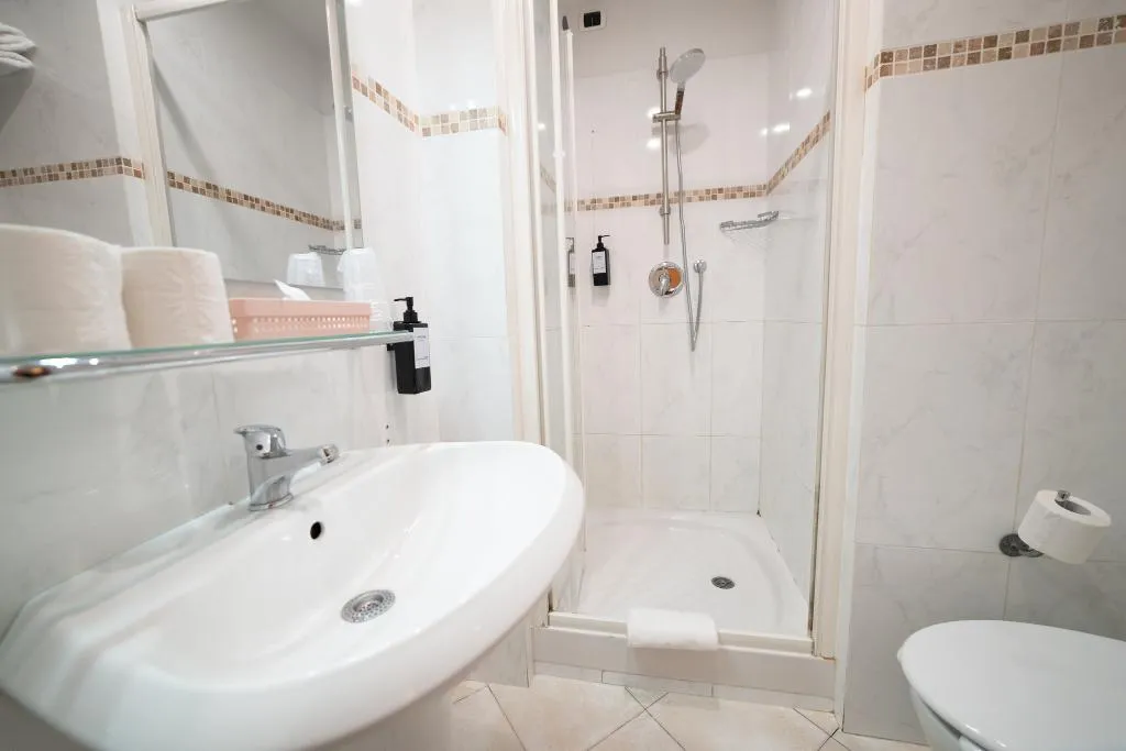 QUADRUPLE STANDARD Room, Angelica, Florence