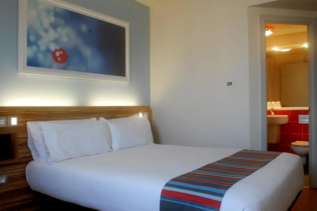DOUBLE CAPACITY 2 Room, Travelodge Valencia Aeropuerto, Valencia