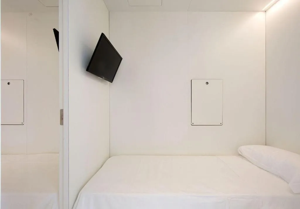 Room, Bed and Boarding - Hostel, Naples