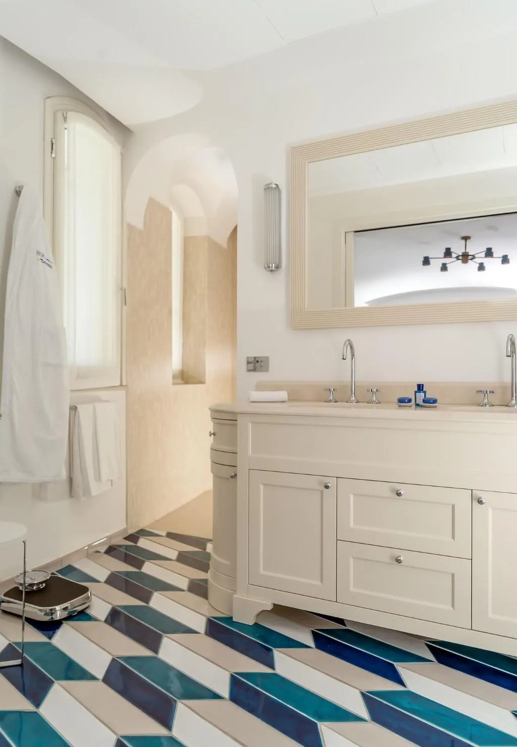 Room, Borgo Santandrea, Naples