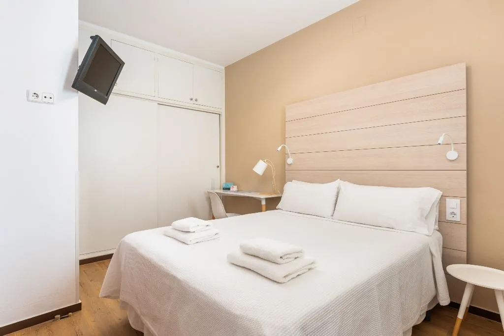Double or Twin STANDARD Room, Hostal JUME - URBAN ROOMS, Menorca