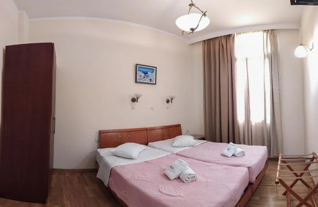 QUADRUPLE STANDARD Room, Cecil hotel, Athens