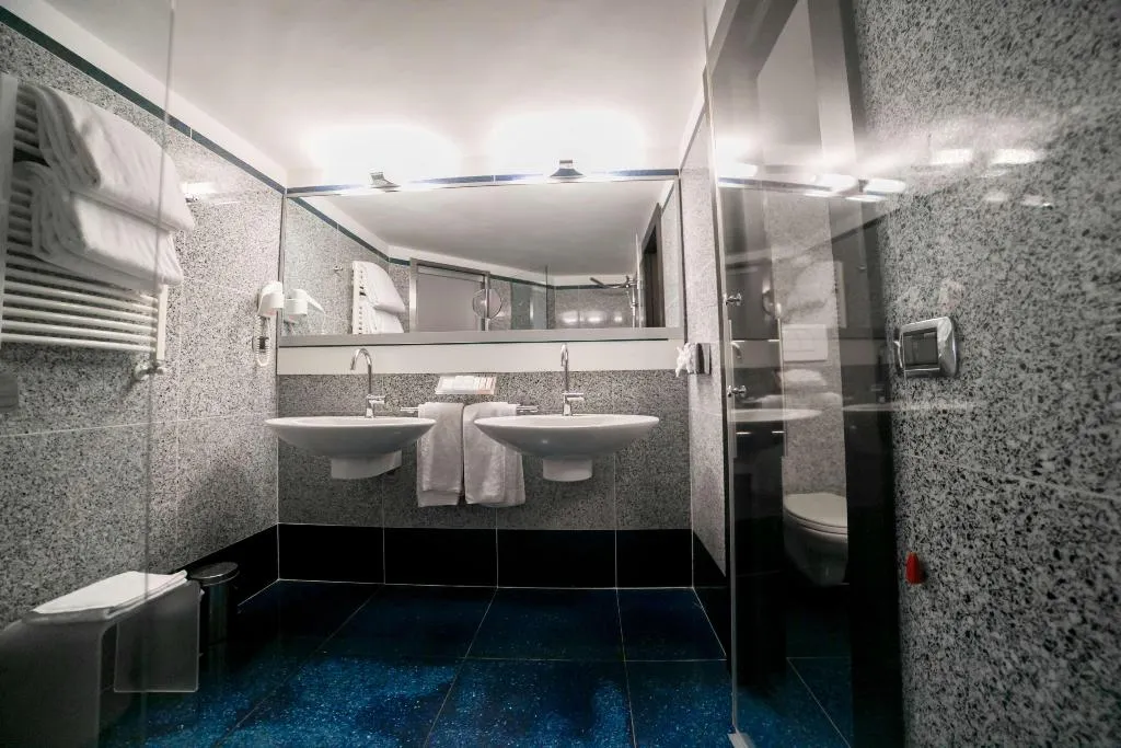 JUNIOR SUITE KING SIZE BED Room, Best Western Plus Hotel Universo, Rome