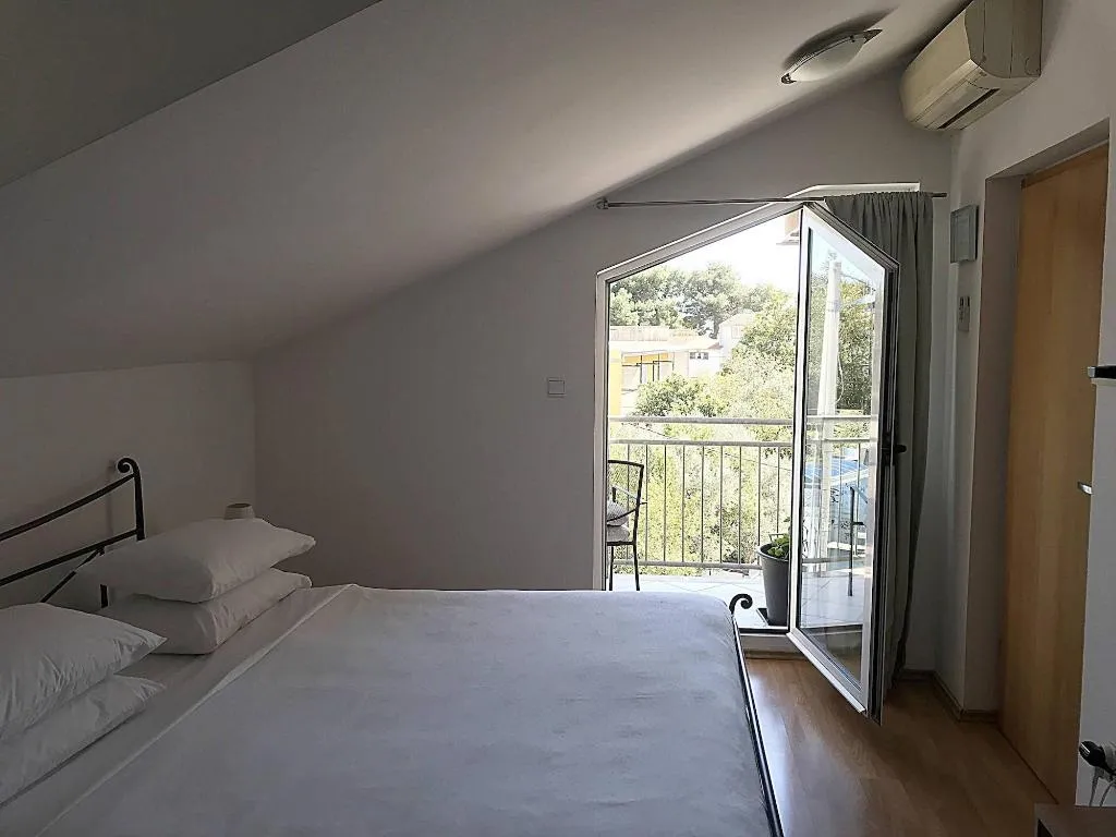 Room, Pink Inn, Split