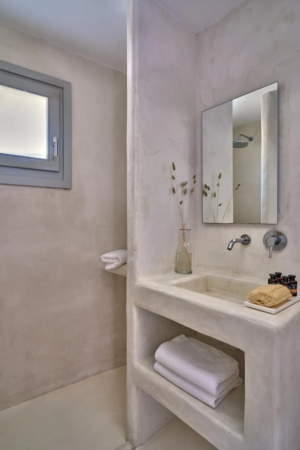 FAMILY ROOM DELUXE WITH PRIVATE POOL Room, Ios Palace, Santorini