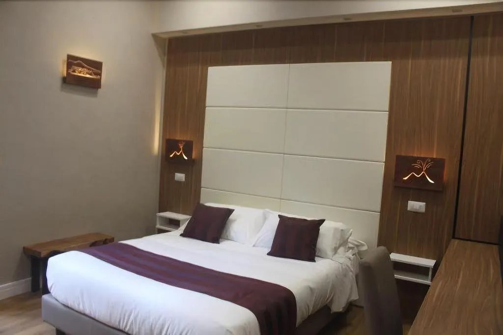 Room, Duomo Residence, Naples