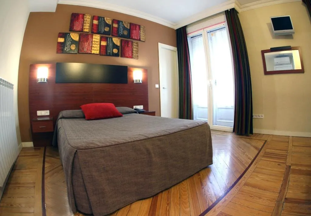 Room, Hostal Sol Square Madrid, Madrid