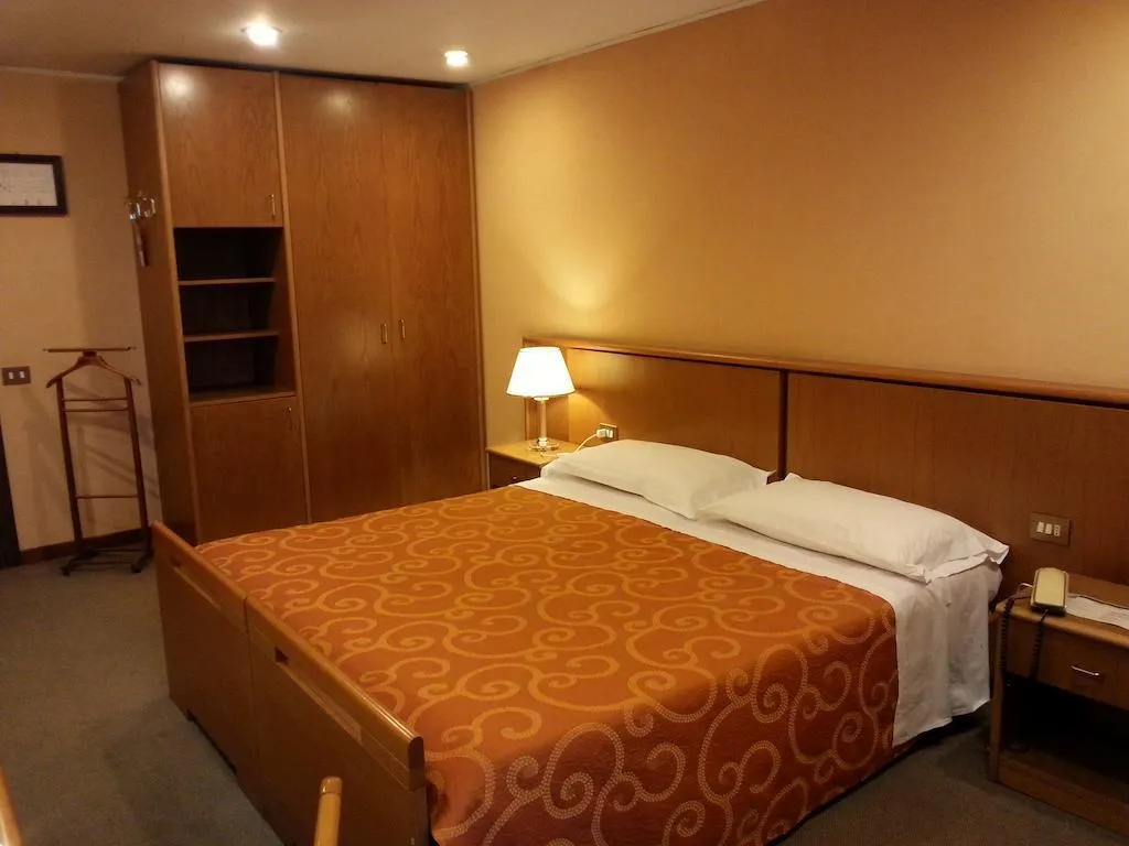 Room, Residence Garden, Rome