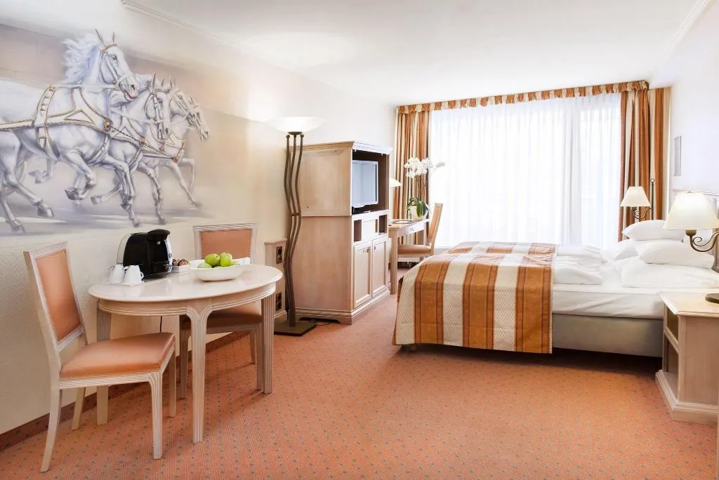 JUNIOR SUITE TWO BEDS Room, Hollywood Media Hotel, Berlin