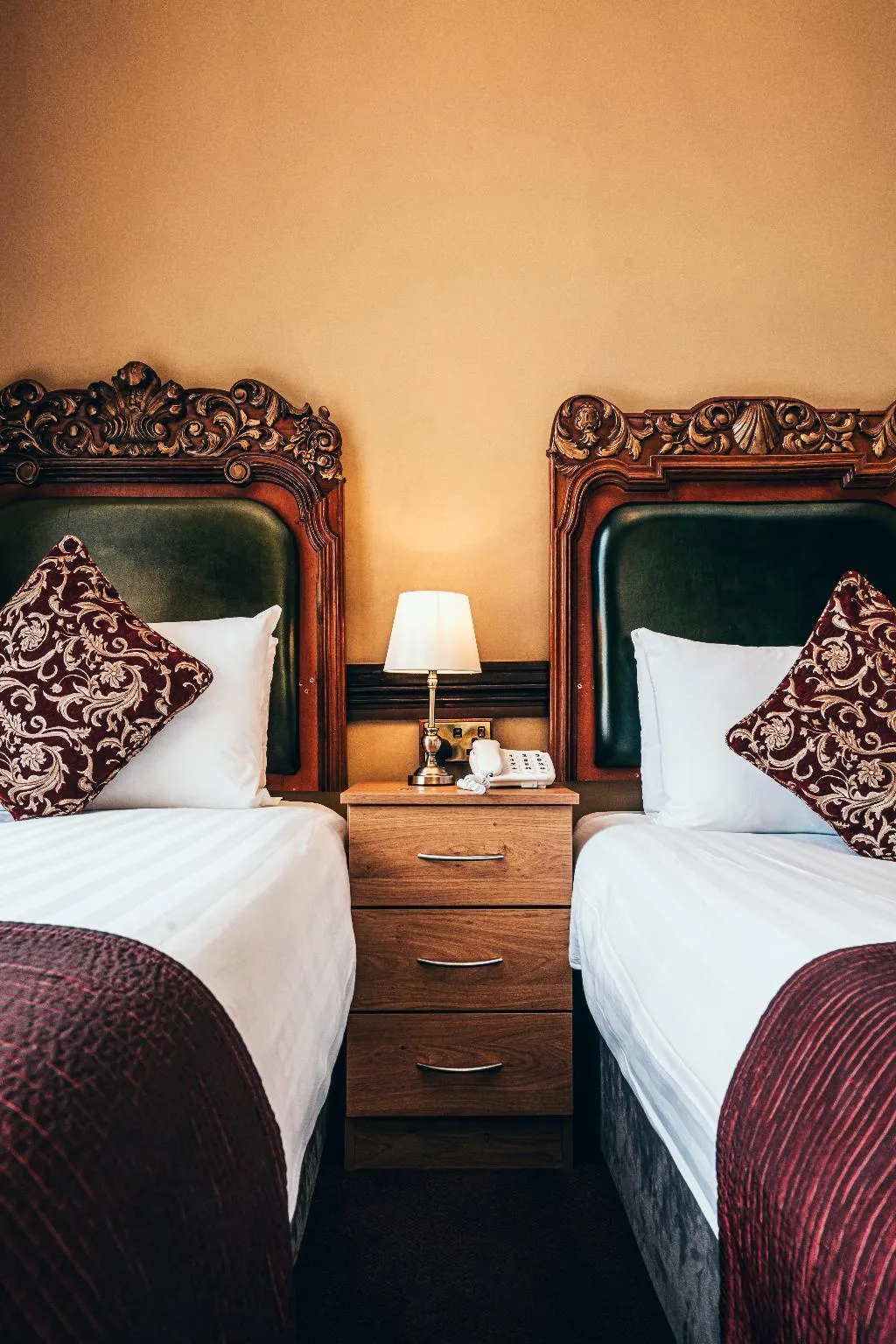 TWIN STANDARD Room, Russell Court, Dublin