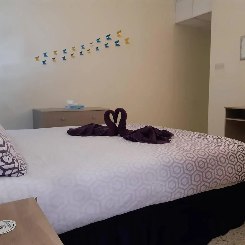 TRIPLE STANDARD Room, Tarona Guesthouse, Malta