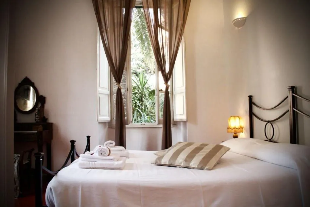 Room, Il Tempio Di Morfeo, Rome