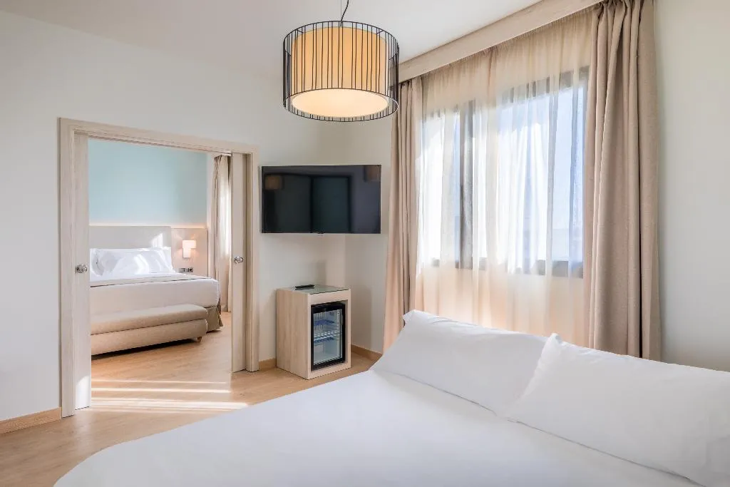 JUNIOR SUITE STANDARD Room, Occidental Sevilla Viapol, Seville